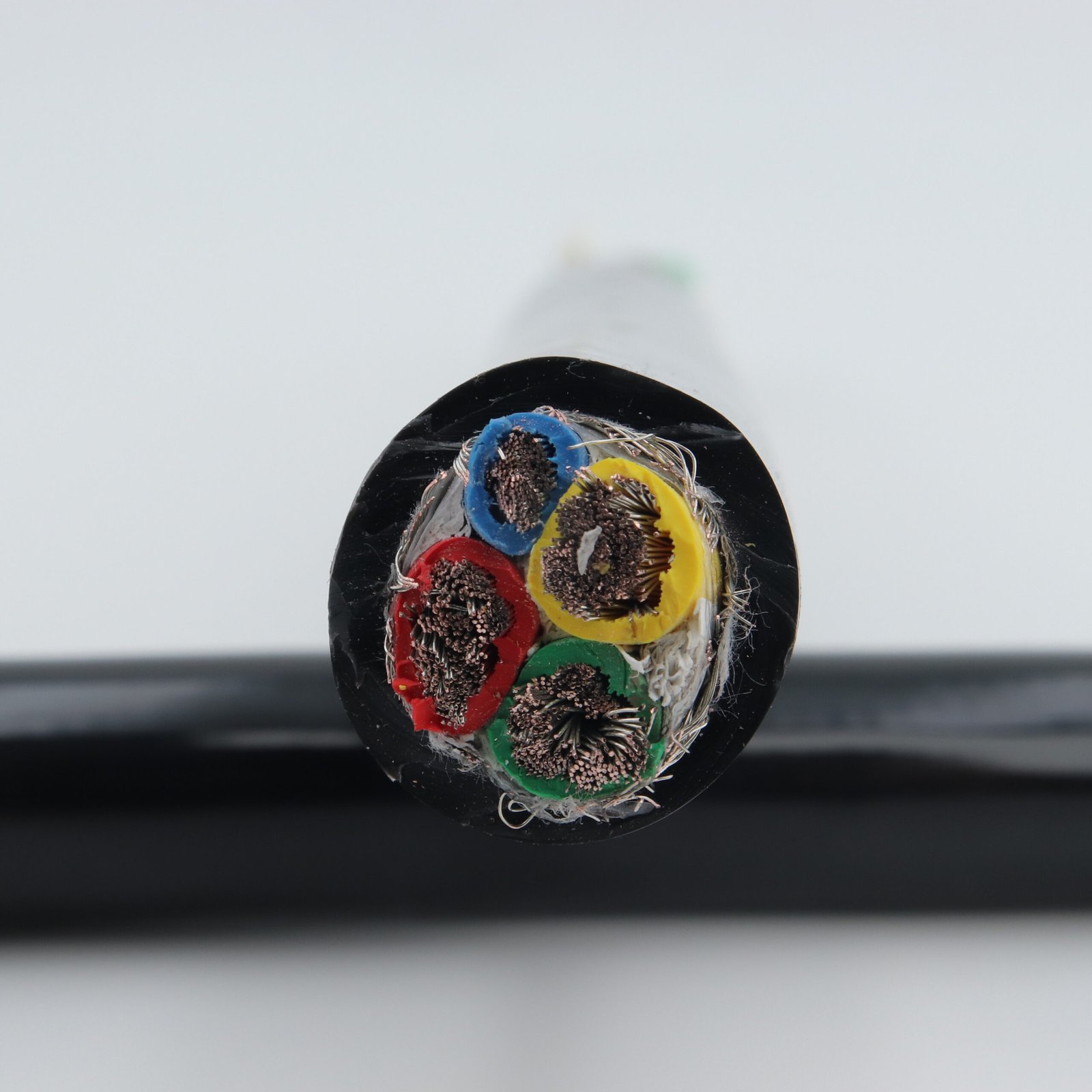 Heavy duty field power and transmission cable.