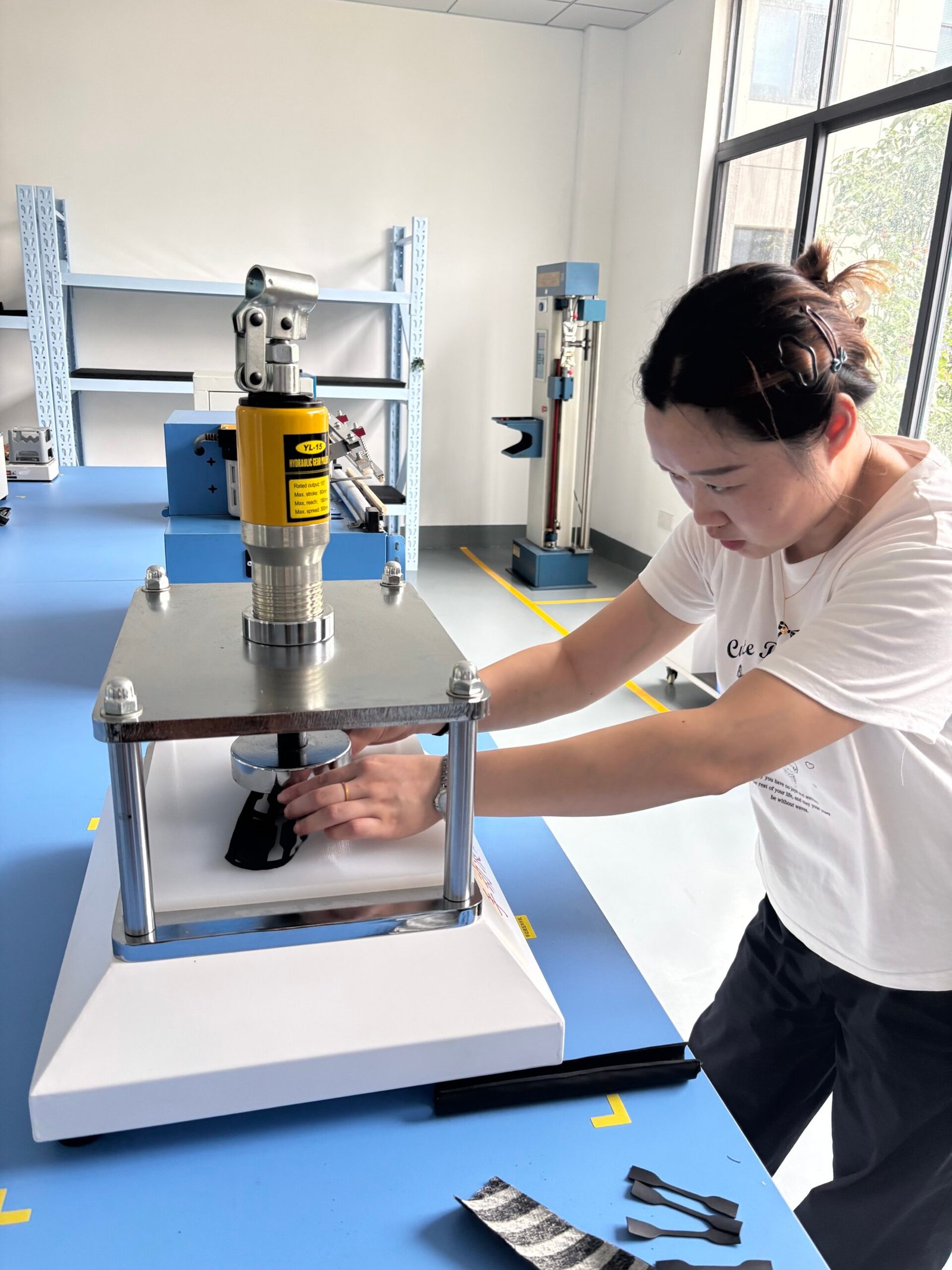Environmental stress testing chamber